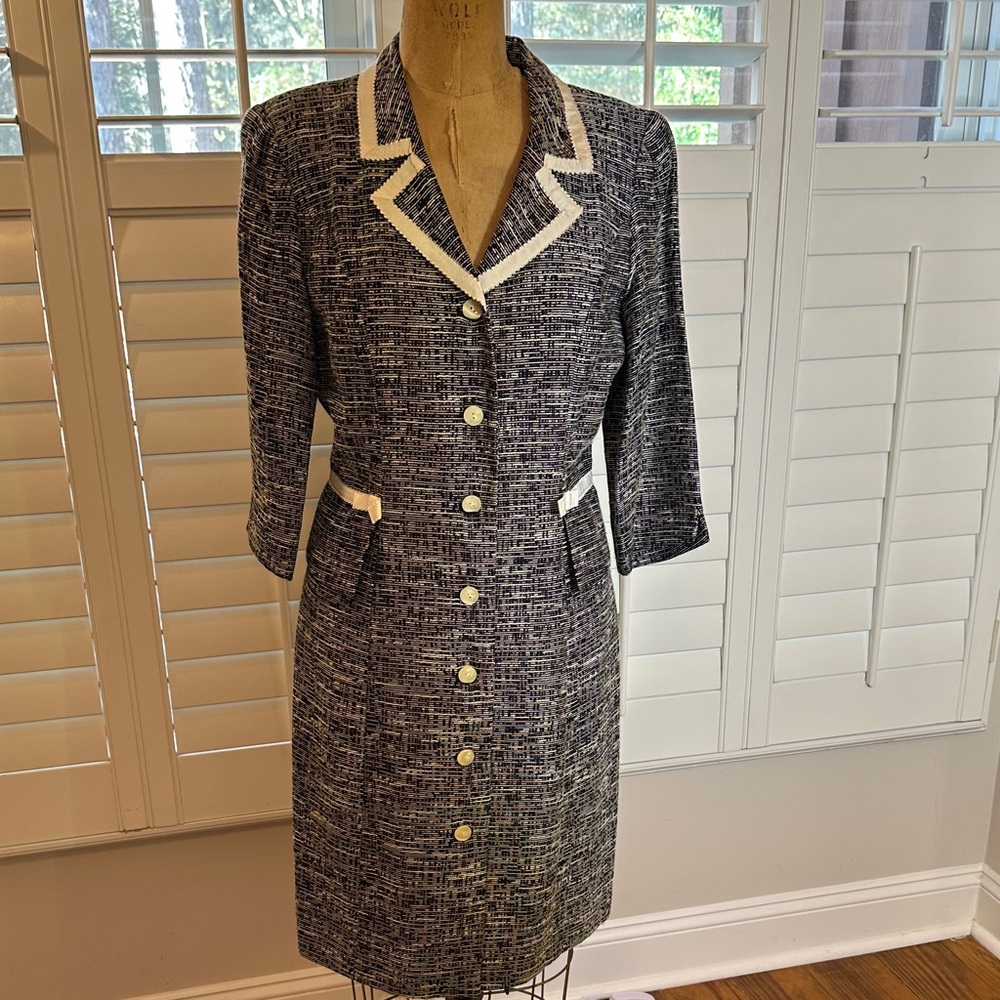 Elegant Sara Campbell Black and White Tweed Coat